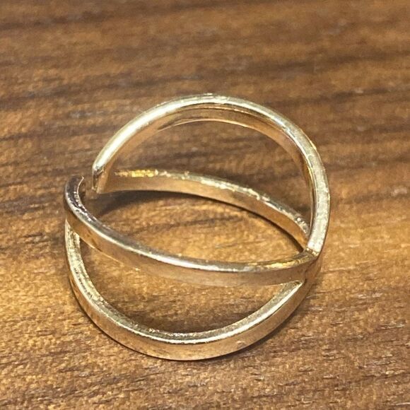 Women’s gold colored adjustable‎ toe ring - Picture 2 of 3